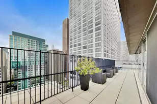 201 E Chestnut St, Chicago, IL 60611 - Photo 15