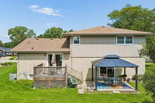 12123 Lake View Dr, Orland Park, IL 60467 - Photo 5
