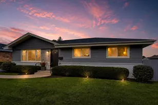 543 Victoria Ln, Wood Dale, IL 60191 - Photo 1