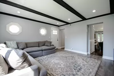 6630 N Trumbull Avenue, Lincolnwood, IL 60712 - Photo 9