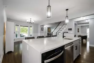 6630 N Trumbull Ave, Lincolnwood, IL 60712 - Photo 3