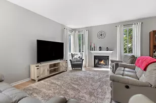 6008 Breezeland Ct, Carpentersville, IL 60110 - Photo 5