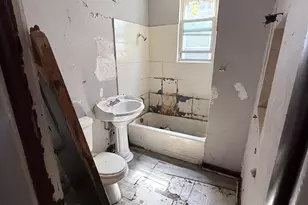 10453 S Ewing Ave, Chicago, IL 60617 - Photo 7