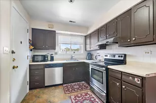 10101 Cherry Pkwy, Skokie, IL 60076 - Photo 9