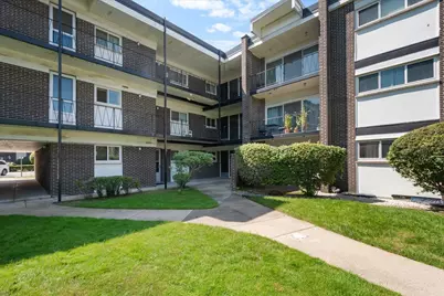 10101 Cherry Parkway #M8, Skokie, IL 60076 - Photo 5