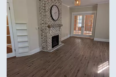 419 S Saxby Avenue, Freeport, IL 61032 - Photo 3