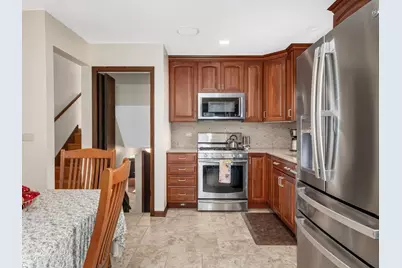 570 W Crockett Avenue, Elmhurst, IL 60126 - Photo 9