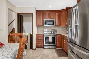 570 W Crockett Ave, Elmhurst, IL 60126 - Photo 9