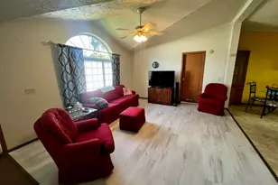 1074 Lakeview Rd, Elgin, IL 60123 - Photo 5