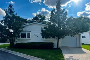 1074 Lakeview Rd, Elgin, IL 60123 - Photo 3