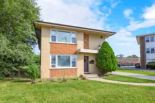 11015 S Lloyd Dr, Worth, IL 60482 - Photo 1