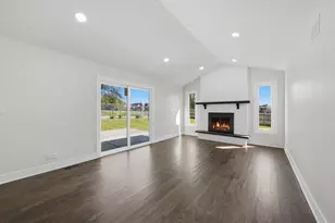 8700 W 103rd St, Palos Hills, IL 60465 - Photo 13