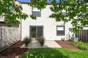 363 Juniper Tree Ct, Hoffman Estates, IL 60169 - Photo 7