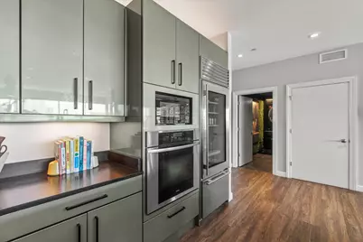 545 E Wells Street #802, Milwaukee, WI 53203 - Photo 11