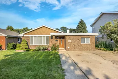 11009 S Mansfield Avenue, Chicago Ridge, IL 60415 - Photo 1