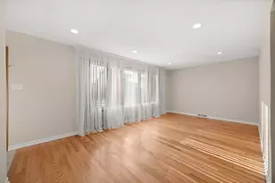 11009 S Mansfield Ave, Chicago Ridge, IL 60415 - Photo 3