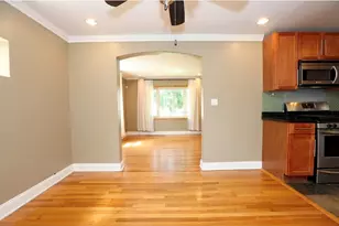 10031 S Paxton Ave, Chicago, IL 60617 - Photo 9