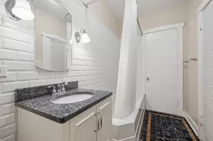 549 W Surf St, Chicago, IL 60657 - Photo 9