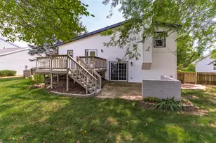 207 Greenleaf Dr, Bloomington, IL 61704 - Photo 3