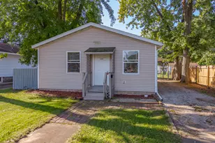 322 E Timber St, Pontiac, IL 61764 - Photo 1