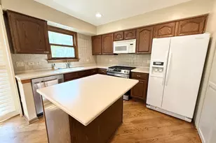 879 N Auburn Woods Dr, Palatine, IL 60067 - Photo 3