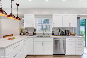 1111 Plum Grove Cir, Buffalo Grove, IL 60089 - Photo 7