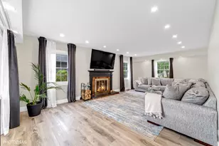1111 Plum Grove Cir, Buffalo Grove, IL 60089 - Photo 19
