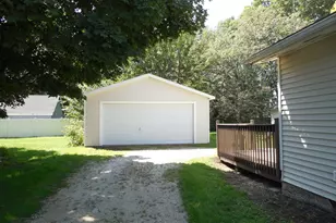 318 W Peru St, Princeton, IL 61356 - Photo 3