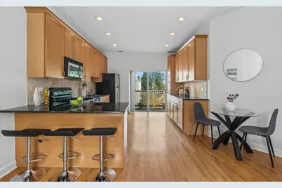 3222 W Sunnyside Avenue #2E, Chicago, IL 60625 - Photo 5