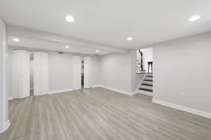 389 Michael John Dr, Park Ridge, IL 60068 - Photo 25