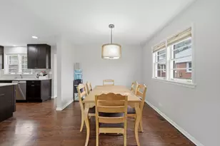 389 Michael John Dr, Park Ridge, IL 60068 - Photo 5