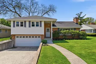 389 Michael John Dr, Park Ridge, IL 60068 - Photo 1