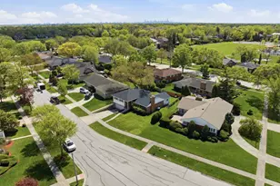 389 Michael John Dr, Park Ridge, IL 60068 - Photo 33