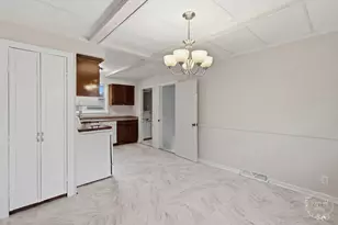 1223 N Locust St, Pontiac, IL 61764 - Photo 17