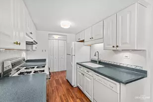 502 Redondo Dr, Downers Grove, IL 60516 - Photo 7