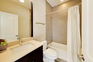 2224 W Roscoe St, Chicago, IL 60618 - Photo 21