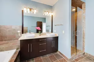 2224 W Roscoe St, Chicago, IL 60618 - Photo 27