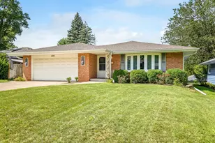 815 Parkside Dr, Rockford, IL 61108 - Photo 1