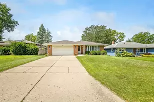 815 Parkside Dr, Rockford, IL 61108 - Photo 3