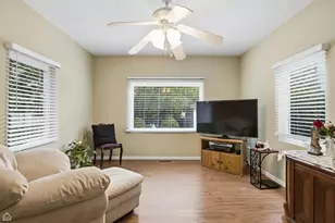 8716 N Harding Ave, Skokie, IL 60076 - Photo 9
