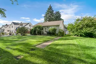 1209 Briargate Ave, Joliet, IL 60435 - Photo 3