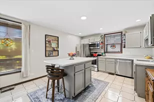 941 W Gunnison St, Chicago, IL 60640 - Photo 7