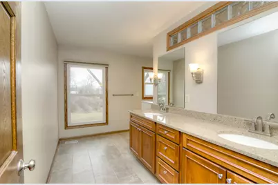 1070 Center Drive, South Elgin, IL 60177 - Photo 17