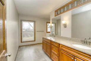 1070 Center Dr, South Elgin, IL 60177 - Photo 17