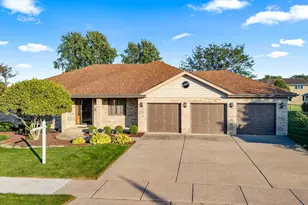 10241 Royal Ct, Mokena, IL 60448 - Photo 1