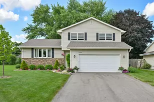 2109 Fairfield Rd, Lindenhurst, IL 60046 - Photo 1