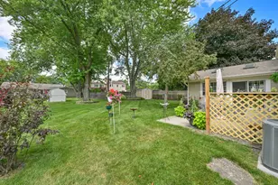 2109 Fairfield Rd, Lindenhurst, IL 60046 - Photo 27