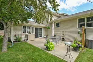 2109 Fairfield Rd, Lindenhurst, IL 60046 - Photo 25