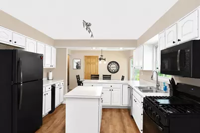 2302 Manor Lane, McHenry, IL 60051 - Photo 11