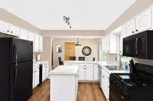 2302 Manor Ln, McHenry, IL 60051 - Photo 11